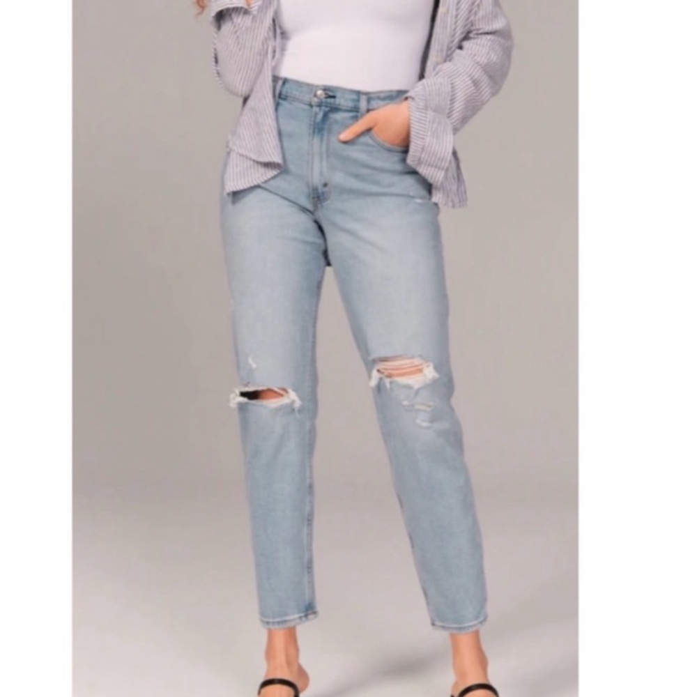 Abercrombie & Fitch the Mom High Rise Light Wash Destroyed Jeans, size 26/2R